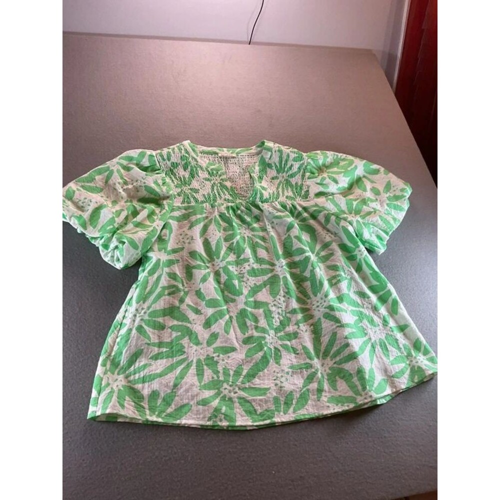 Jodifl green and white floral top